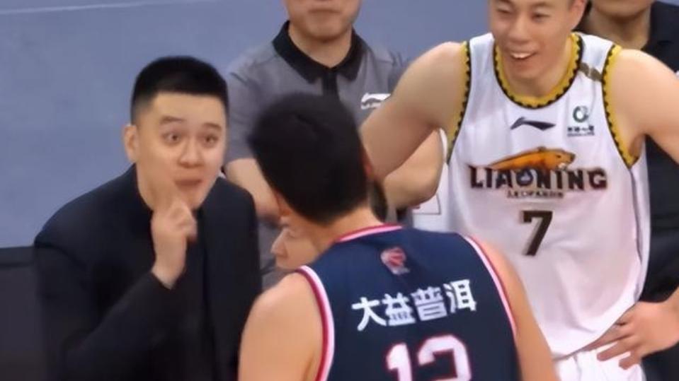 苏伟|杨鸣和苏伟冲突事出有因！后者2次犯规伤人，蒋兴权也看不下去了
