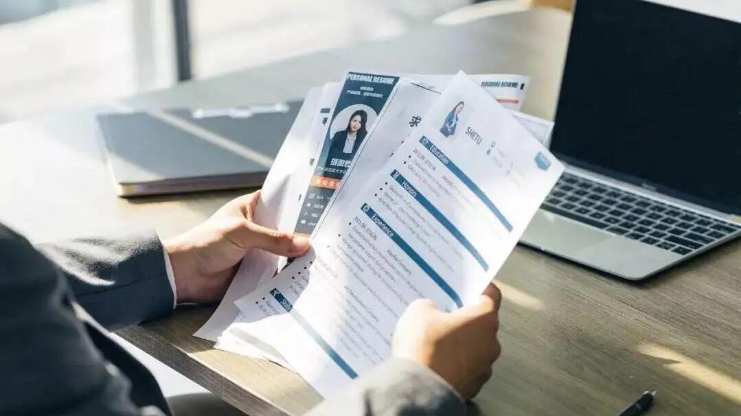 汽车业|想换个行业，但是投了很多简历都没反应，怎么办？