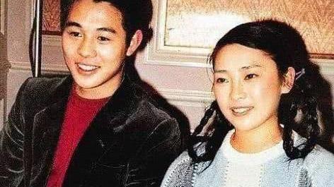 李连杰|李连杰前妻自曝：我和李连杰之间没有爱情，我在他身边他并不快乐