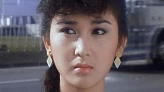 花容月貌|与刘德华合作走红，嫁富豪20年仍未生子，今54岁与养子亲吻引热议