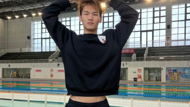 王冰冰|王冰冰恋情引热议，同事帮澄清无官宣图文，徐嘉余方回应：不知情