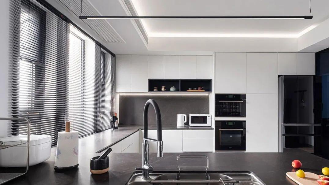 打掉墙体、引光入室：这个130m2混搭小两房，越看越高级！