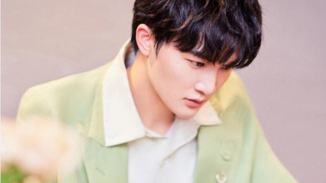 周深|“我生命中的你，黎明一样的你”，周深的嗓音和新歌歌名太配了!