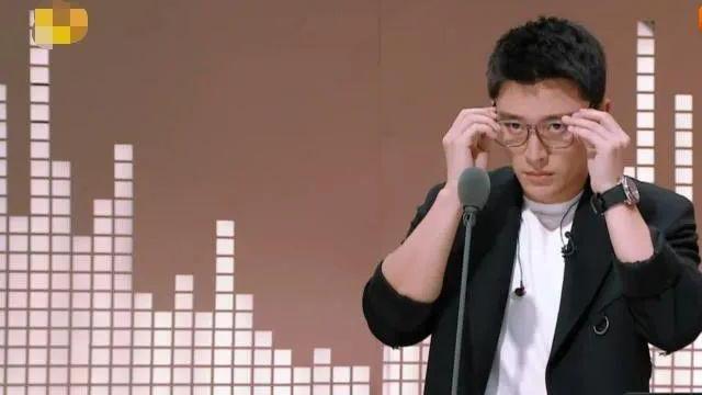 贾乃亮|贾乃亮开豪车去前妻家，带着披萨给甜馨吃，曾否认复合传闻