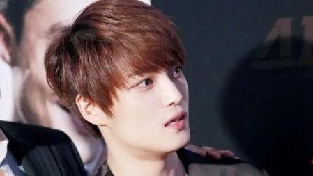 金在中|金在中：三岁被抛弃，成名后被父母告上法庭，自曝遭两任女友劈腿