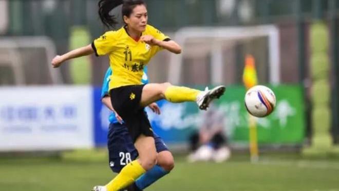 世界波|2-0！卫冕冠军5连胜！9国脚+2外援豪阵令人羡慕，王霜缺席没影响