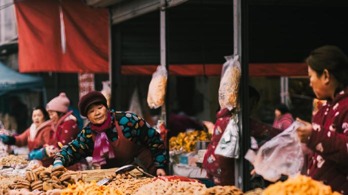 买年货，这8种食物劝你不要买，质量差价格还贵，很多人却喜欢买