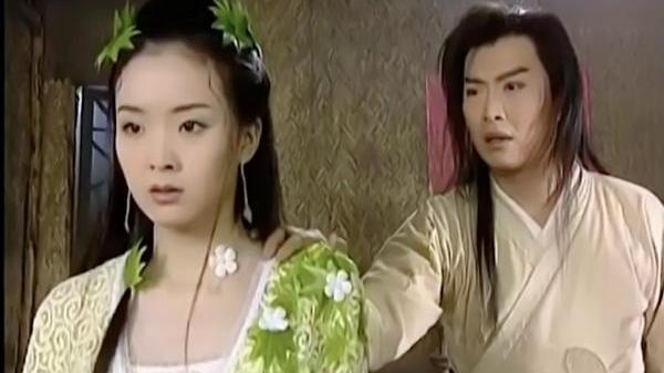 |48岁王艳再扮“白飞飞”，苹果肌凹陷，被吐槽像网红脸