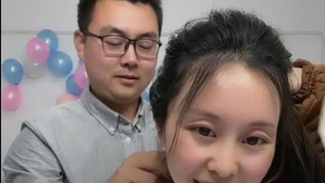 许维恩|田静带货销售额再创新高，郭威给她戴珍珠项链，杜新枝又说漏了嘴