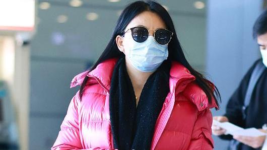 李湘|李湘离婚后颜值大回春！穿貂皮大衣尽显贵妇气场，戴百万手表炫富