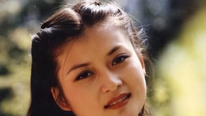 朱晓琳|15岁唱《妈妈的吻》爆红，隐退后经商惨败的朱晓琳，如今怎么样？