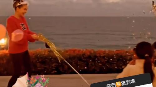 昆凌|昆凌孕期时尚大片曝光，身着潮装摆帅酷pose，腰身变粗孕肚明显