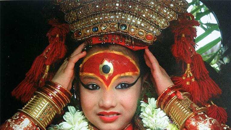 尼泊尔库玛丽女神：4岁上位被供奉，流血就会被废，退位无人敢娶