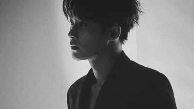 檀健次|檀健次胶片风黑西装造型