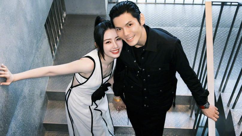 向佐|向佐和女生聚餐后续，网友曝光女友人聊天记录，女方刚洗完澡和向佐视频通话