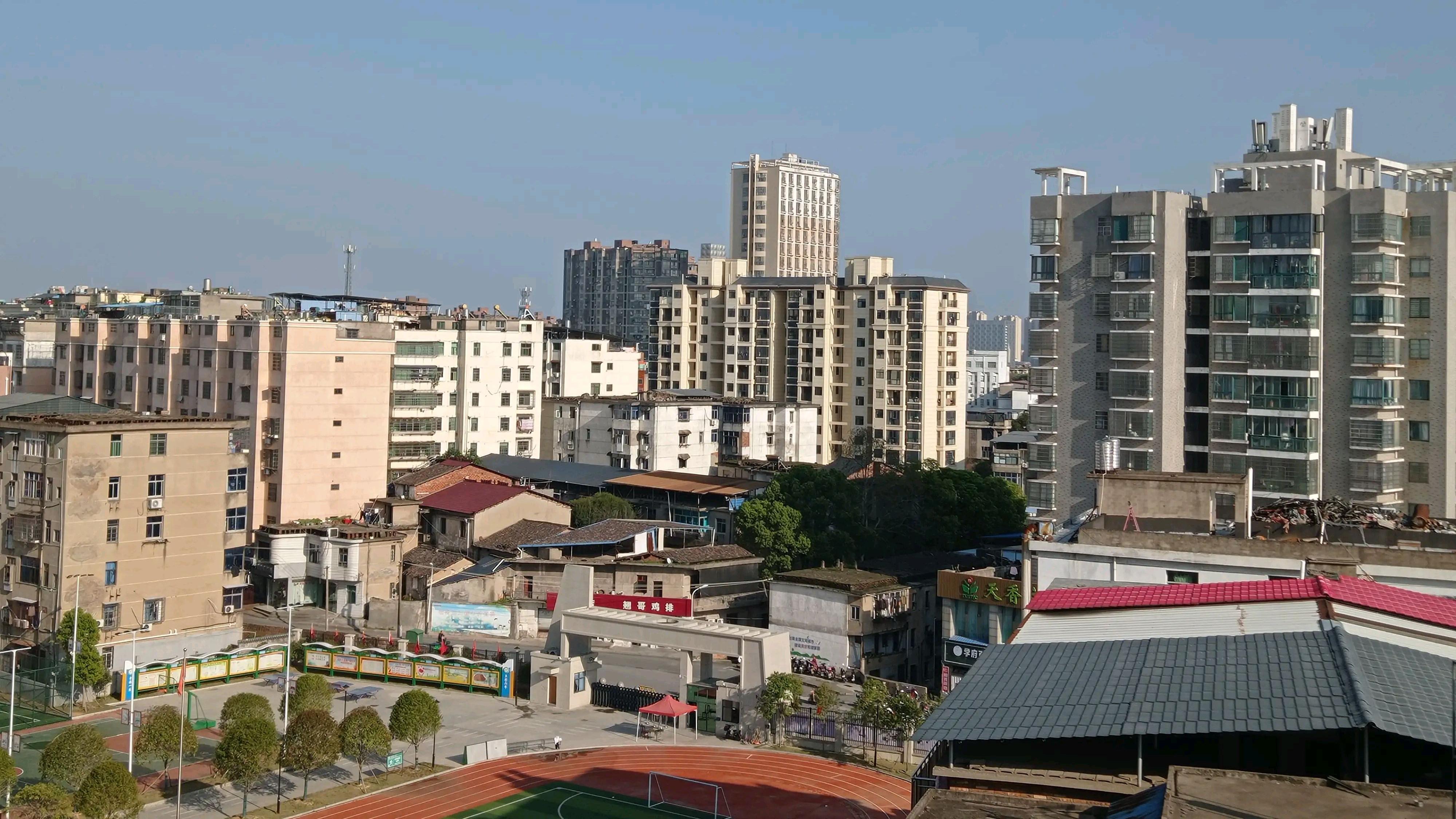 “贬值潮”真的来了？房子半年贬值50%，业主们要求退房