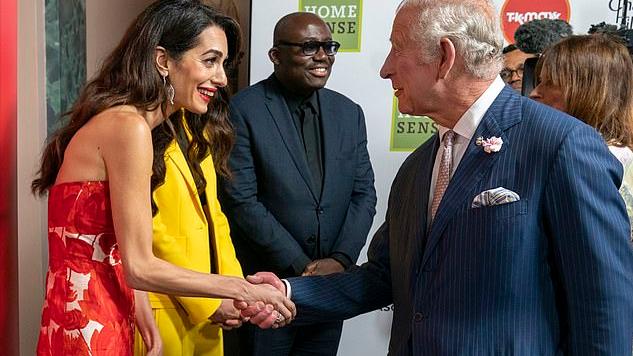 乔治·克鲁尼|比乔治·克鲁尼小17岁的妻子，穿紧身礼服，都说她瘦，却一样美艳