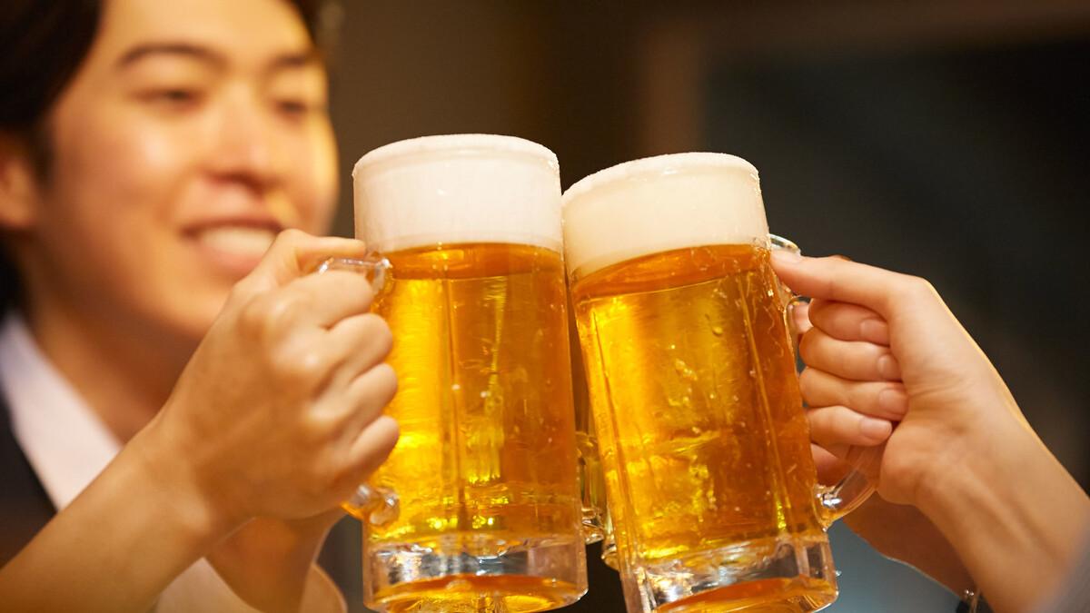 寄居蟹|为什么男人到中年以后，酒局里逐渐喝白酒，基本不喝啤酒了？