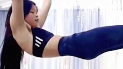 sunshine|Sunshine组合Cindy太意外了，从丑小鸭逆袭成了辣妹，爱豆氛围感十足