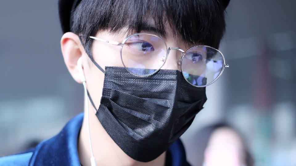 肖战|内娱站姐大团建，别人家站姐的镜头下，肖战总是格外古早！