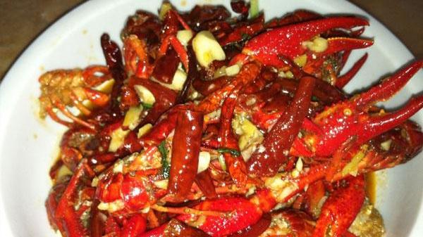 咳嗽|喉咙里面总感觉有痰，还咳不出来，如何做才可以缓解这一现象？