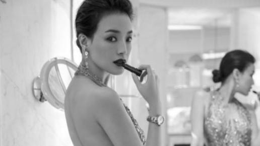 舒淇 45岁舒淇再次开始减肥，穿长裙躺椅子上太紧绷，腰部凹陷头发凌乱
