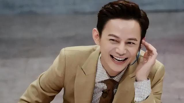 何炅|从万人捧到万人嫌，“完美老好人”何炅，怎么就走到了今天？