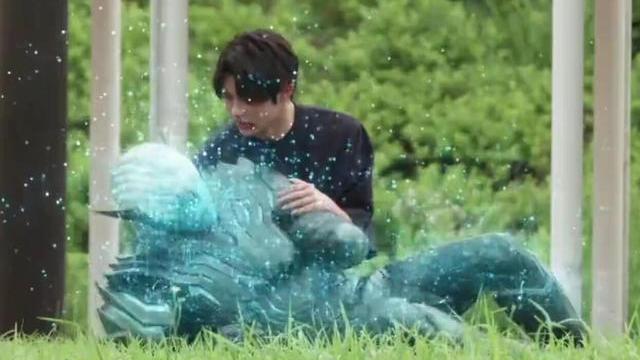 女孩|粉丝调侃假面骑士revice大结局 完美联动特利迦奥特曼 烂到了一起