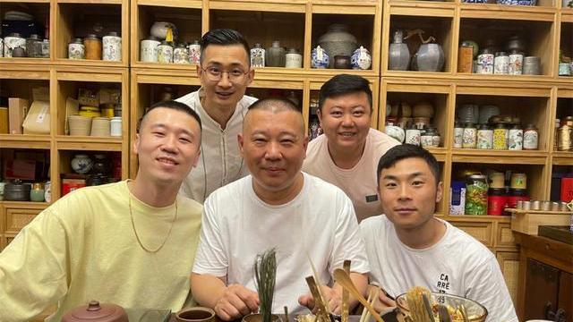 李九春|德云社李九春拿师哥名字砸挂，引发粉丝热议，只怪师父起名随意