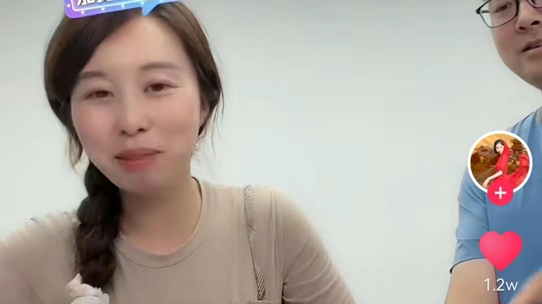 带货|打脸！田静直播中姚威出镜炒小龙虾，打脸老杜所说只会煮泡面言论