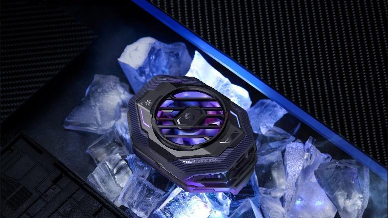 |彻底解决夏天手机发热烦恼，一部黑鲨散热背夹3 Pro就够了