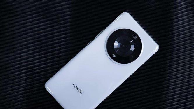 realme|mate系列采用的是后手，如果专门为了玩游戏，realme红魔黑鲨多的是