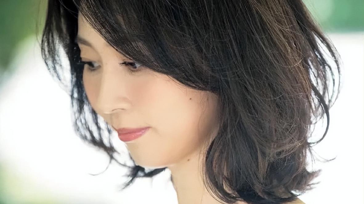 短发 为什么更推荐中年女性剪短发？看完这4个“优势”，你就知道了