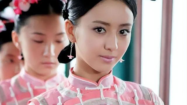 佟丽娅|全身钻石惊艳全场，手上一个镯子超56万，佟丽娅主持百花奖太贵气！