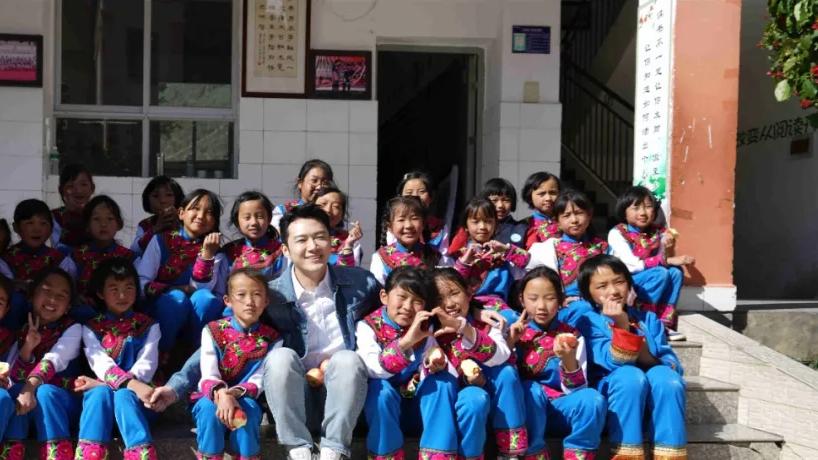 插花|央视三八晚会派出6位主持人的豪华阵容，用插花作品致敬最美的她