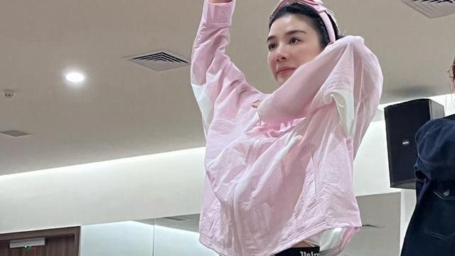 黄奕|黄奕发长文告别《浪姐3》，艾特了八位姐姐没人回复