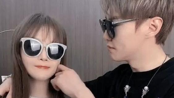 赵本山|赵本山女儿恢复单身，与男友同居一年花上千万，直播喊话对方还钱