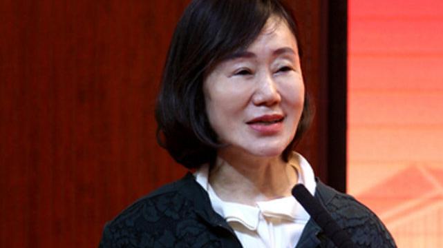 |女副校长生活奢靡沉迷美容！脸上不停“动刀”，花了上百万