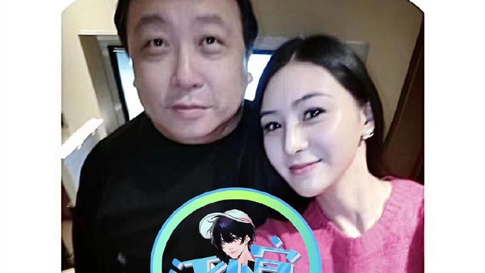 张颖颖|张颖颖的别名和赵丽颖一样，与香港导演王晶在酒店的亲密合照曝光