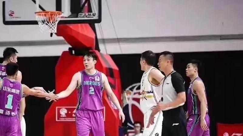 山东男篮|济南疫情紧张！山东男篮推迟集结时间，无高诗岩徐长锁继续带队