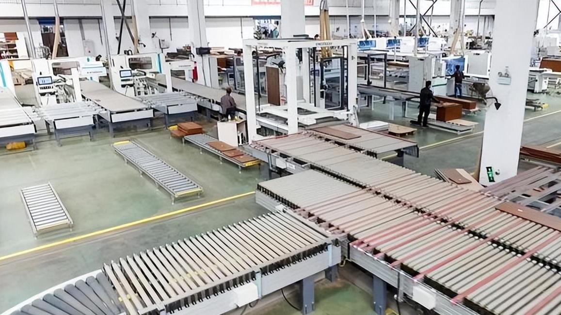 39岁才创业，创业初期被骗80万，靠2万起步做衣柜，如今身家63亿