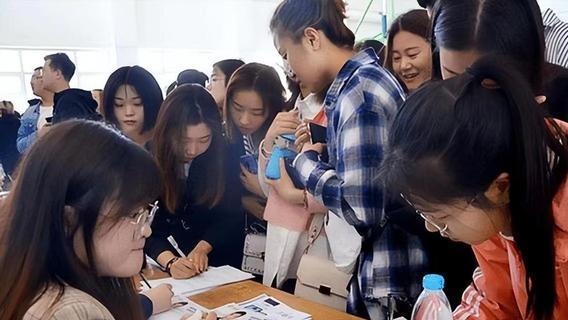 教师|铁饭碗“幸福感”排名大洗牌，烟草竟然垫底，榜首叫人羡慕不已