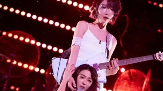 郑秀妍|《乘风破浪》：徐梦桃郑秀妍选人被冷落，赵梦承包了我一天的快乐