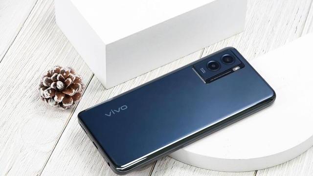 酷睿处理器|vivoY40很大胆，首搭6000mAh电池，8+128G低至1399