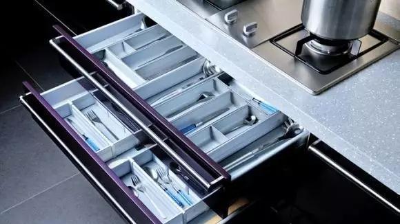 橱柜定制“水太深”，知道“8个问题”，不会踩坑还省钱