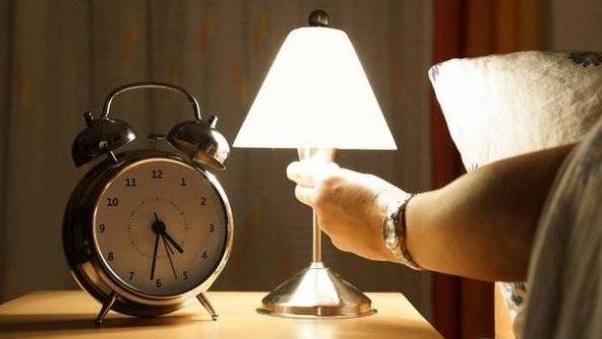 肝脏|血糖高的人，会有这3大表现！白开水加点“它”，或许血糖悄悄降