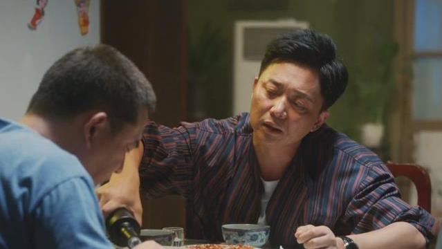 张卫国的夏天|《张卫国的夏天》悲催男主：交不起每月3万房租，就要被扫地出门