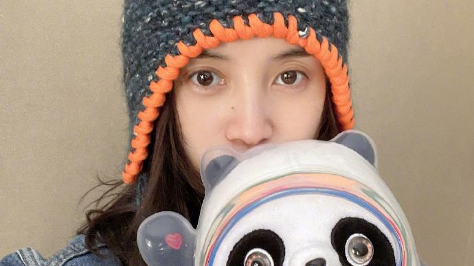 宋佳|宋佳庆祝《盛装》完美收官，剧里陈魔头，剧外大秀身材。