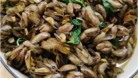 饺子|山西婆婆包饺子，儿媳妇嫌丢人一口不吃，网友怒骂：没见过世面