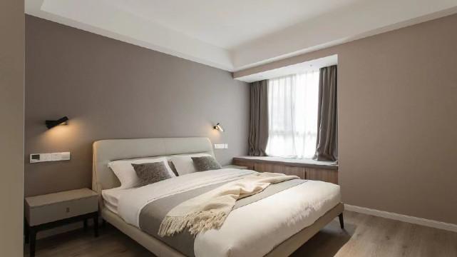 146平现代风四居室，在灰白黑中那个红色的玩偶椅子格外抢眼